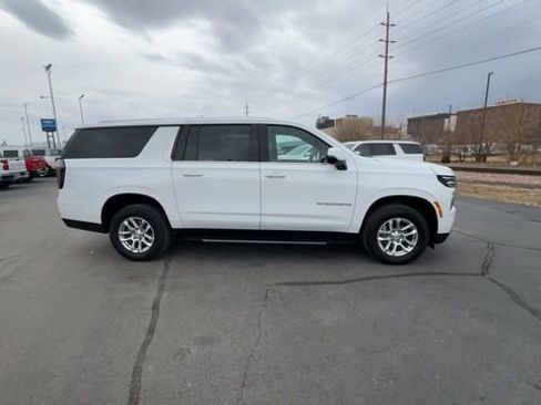 Used 2025 Chevrolet Suburban LT w/ Comfort Package image 9