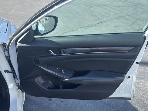 Used 2018 Honda Accord Sport image 29