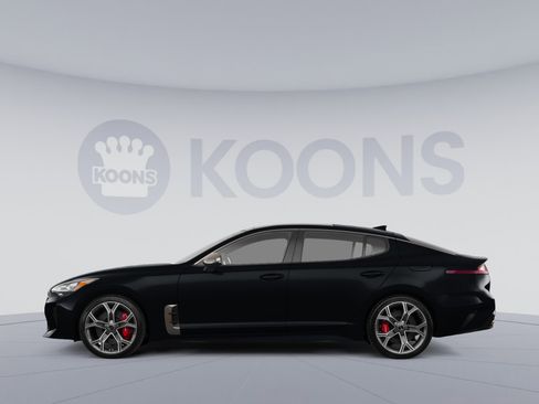 Used 2018 Kia Stinger GT2 image 2