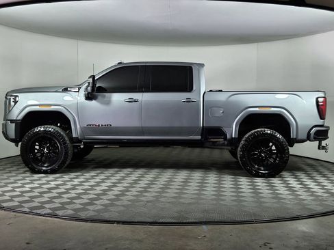 Used 2024 GMC Sierra 2500 AT4 w/ AT4 Premium Plus Package image 3