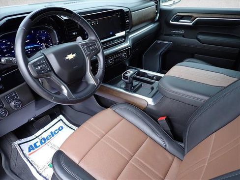 Used 2025 Chevrolet Silverado 1500 High Country AWD/4WD image 11