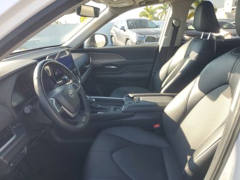 Certified 2024 Toyota Grand Highlander XLE image 16