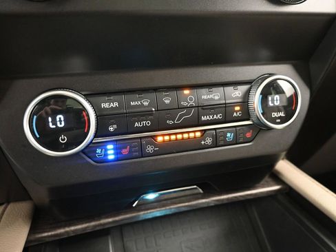 Used 2021 Ford Expedition Limited AWD/4WD image 17