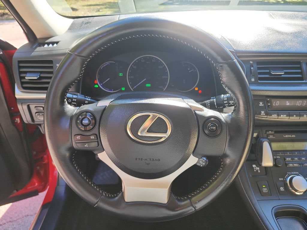 Used 2015 Lexus CT 200h w/ Seat Comfort Package FWD image 17