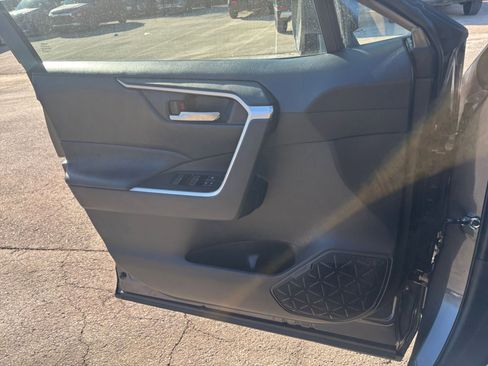 Used 2025 Toyota RAV4 XLE image 20