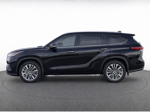 Used 2024 Toyota Highlander Platinum FWD image 6