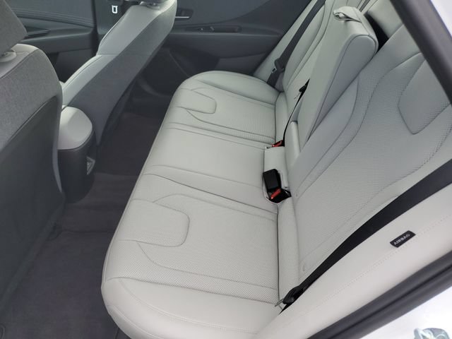 Certified 2025 Hyundai Elantra Limited FWD image 12