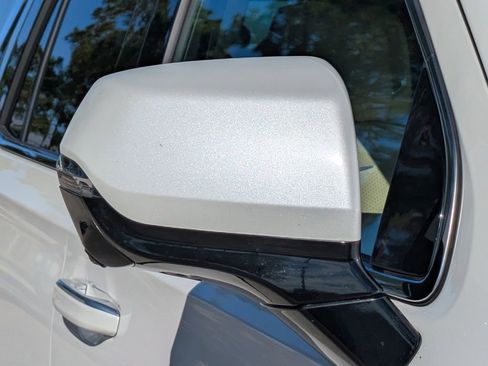 Certified 2022 Cadillac Escalade Premium Luxury image 12