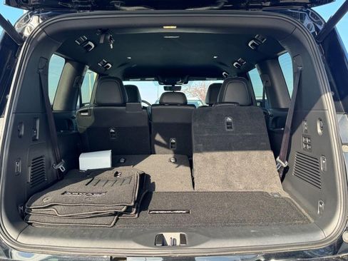 Used 2025 Nissan Armada PRO-4X image 6