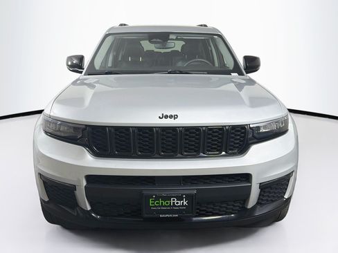 Used 2023 Jeep Grand Cherokee L Limited w/ Black Appearance Package AWD/4WD image 2