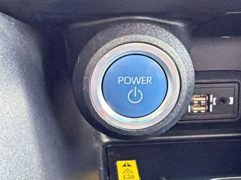 Used 2022 Toyota Venza LE image 24