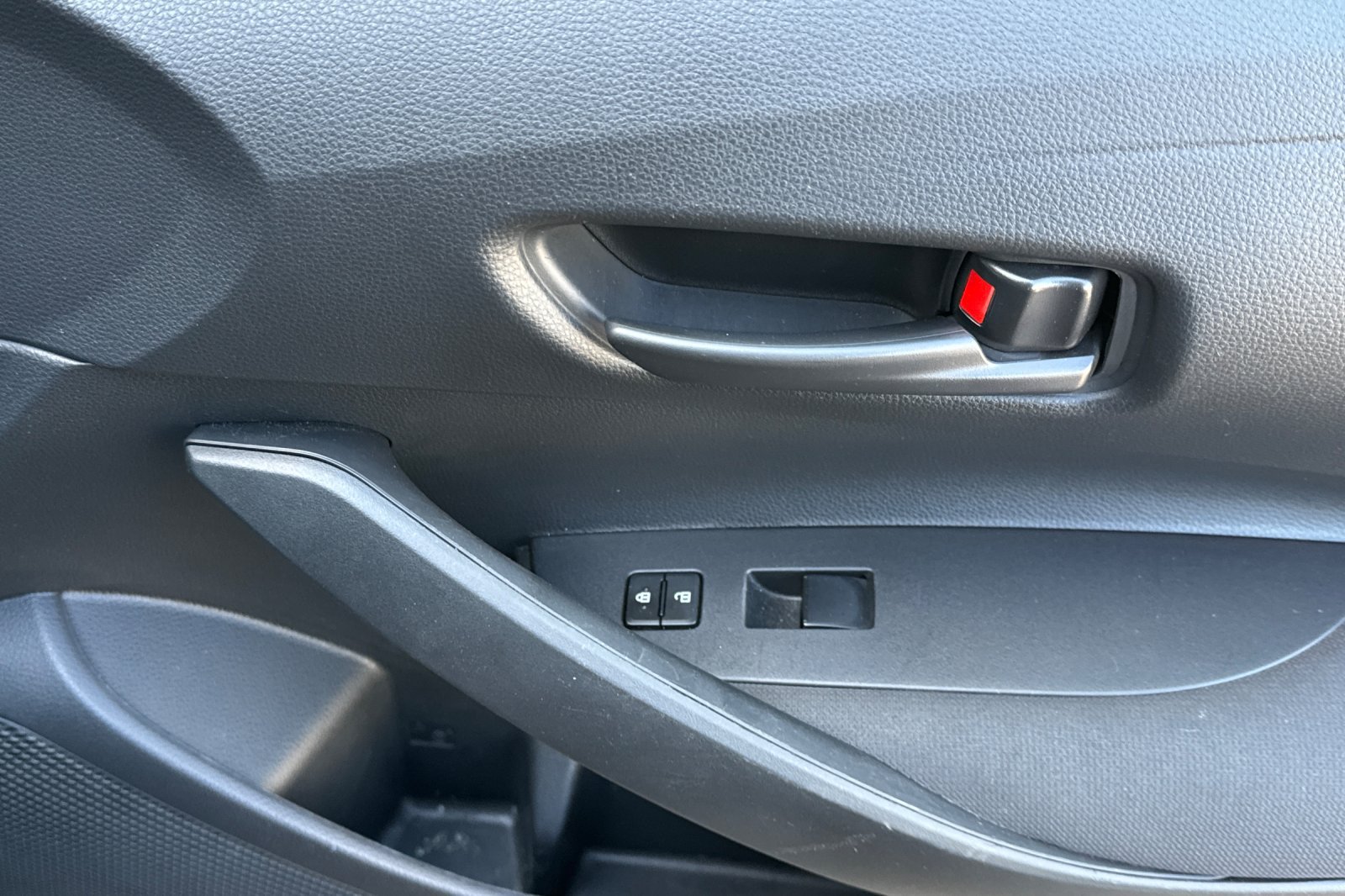 Used 2023 Toyota Corolla LE w/ Carpet Mat Package (TMS) FWD image 23