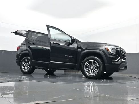 Used 2025 GMC Terrain Elevation image 32