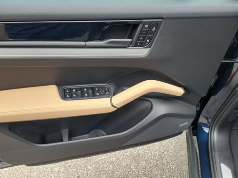 Certified 2025 Porsche Cayenne image 23