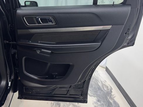Used 2018 Ford Explorer XLT w/ Equipment Group 202A AWD/4WD image 23