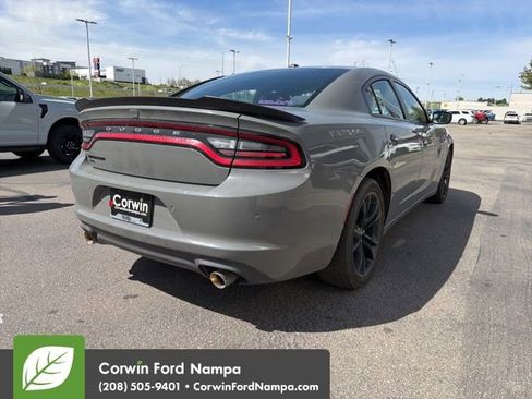 Used 2018 Dodge Charger SXT w/ Blacktop Package RWD image 5