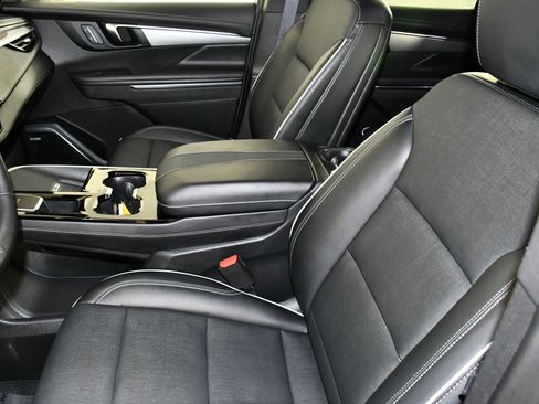 Used 2025 Buick Enclave Preferred image 37