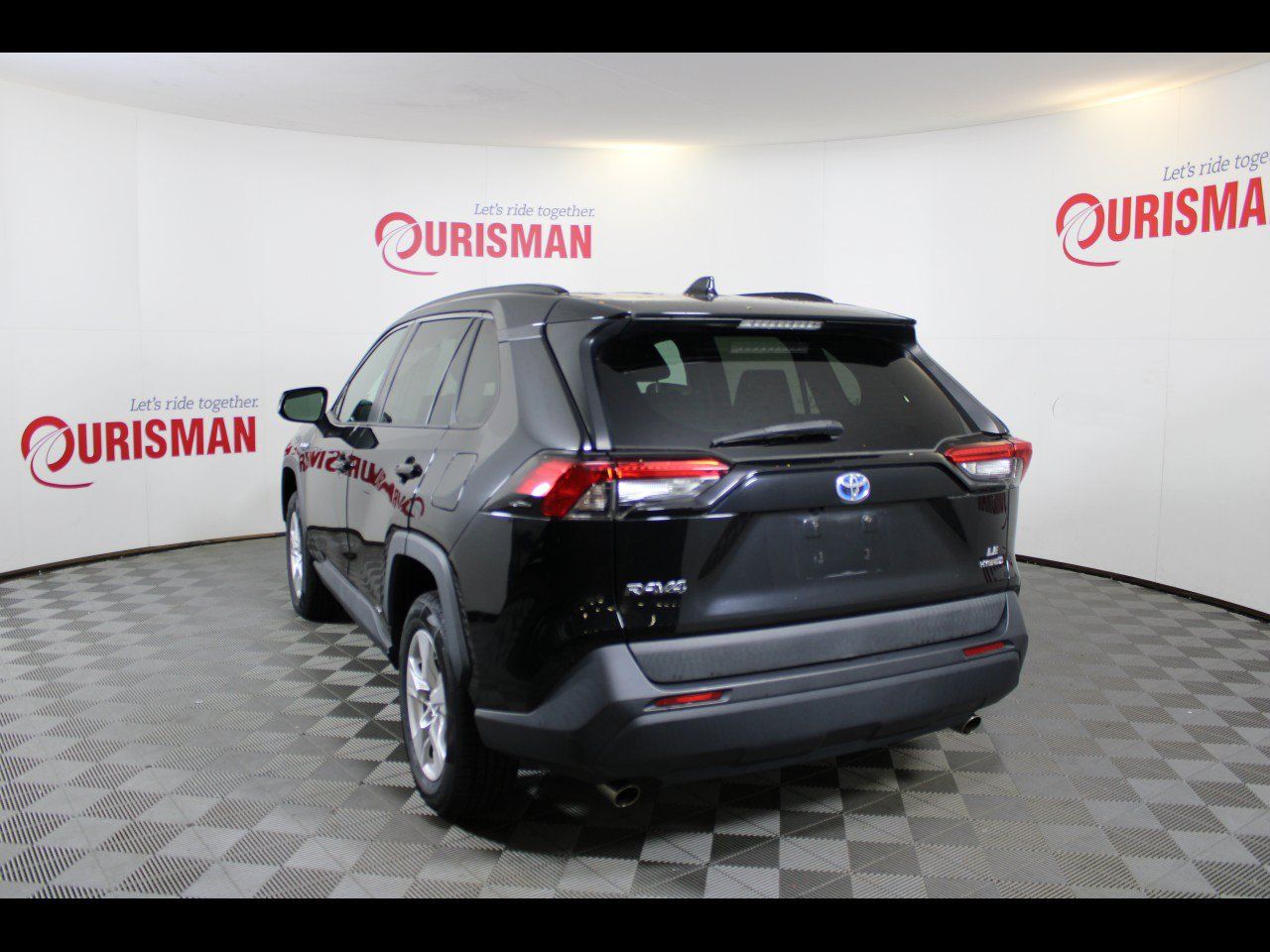 Used 2020 Toyota RAV4 LE w/ Carpet Mat Package AWD/4WD image 6