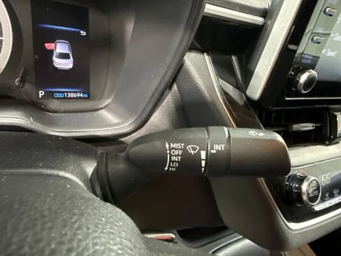 Used 2020 Toyota Corolla LE FWD image 30