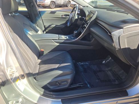 Used 2019 Toyota Avalon XLE w/ Moonroof Package image 7