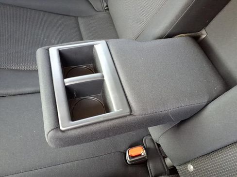 Used 2018 Toyota RAV4 XLE AWD/4WD image 16