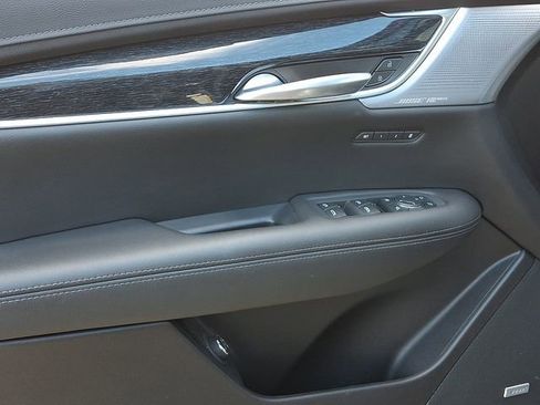 Used 2023 Cadillac XT5 Premium Luxury image 11