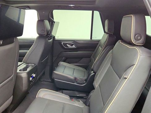 Used 2023 GMC Yukon SLT w/ SLT Premium Package image 22