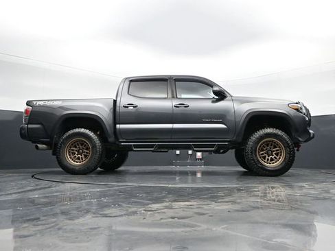 Used 2020 Toyota Tacoma TRD Off-Road image 43