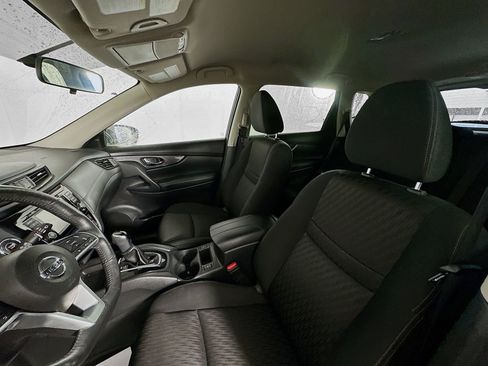 Used 2018 Nissan Rogue SV FWD image 21