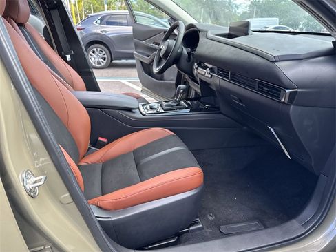 New 2024 MAZDA CX-30 Carbon image 34