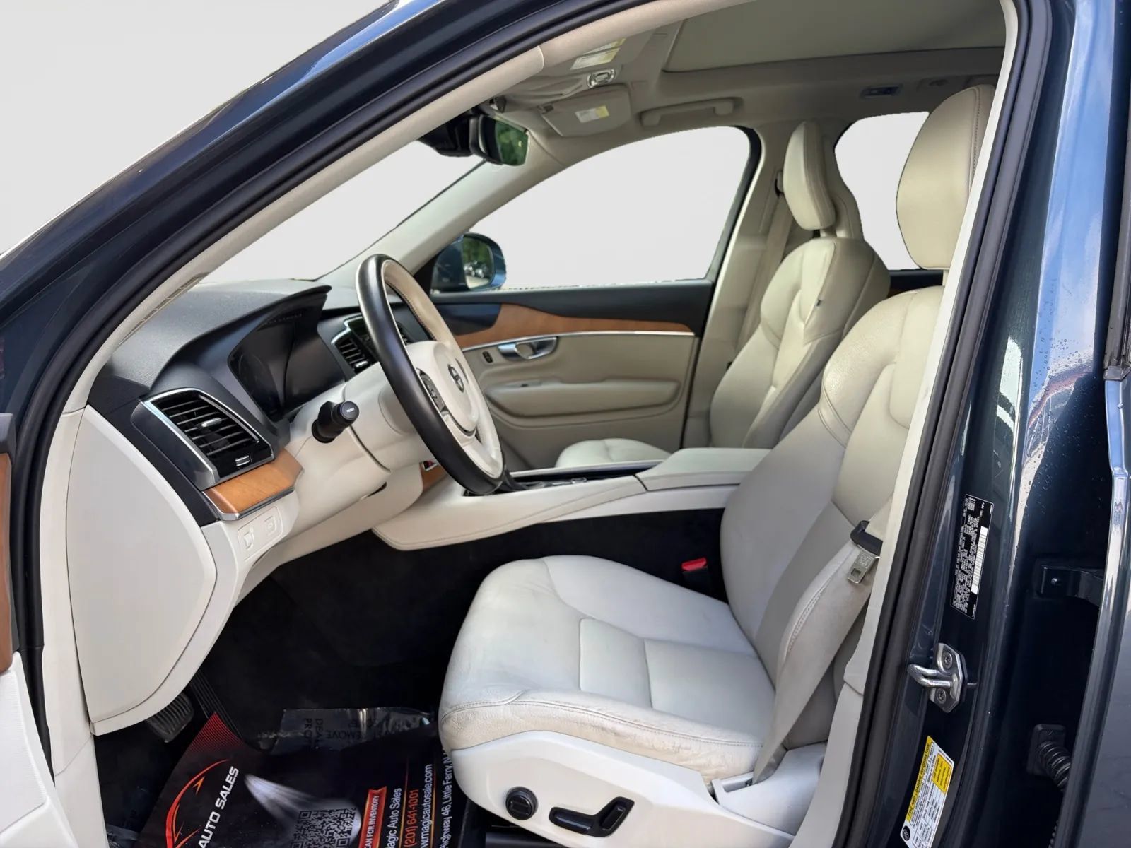 Used 2021 Volvo XC90 T6 Momentum w/ Advanced Package AWD/4WD image 12