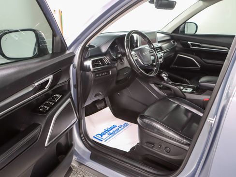 Used 2022 Kia Telluride S FWD image 3