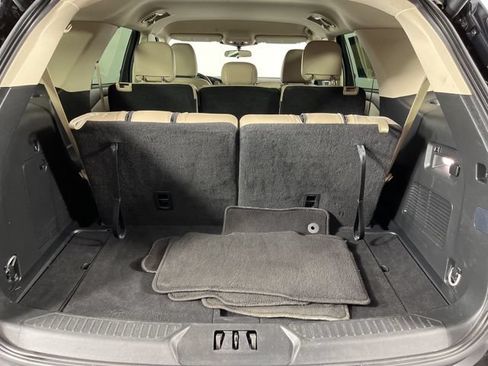 Used 2024 Ford Explorer XLT w/ Equipment Group 202A RWD image 45