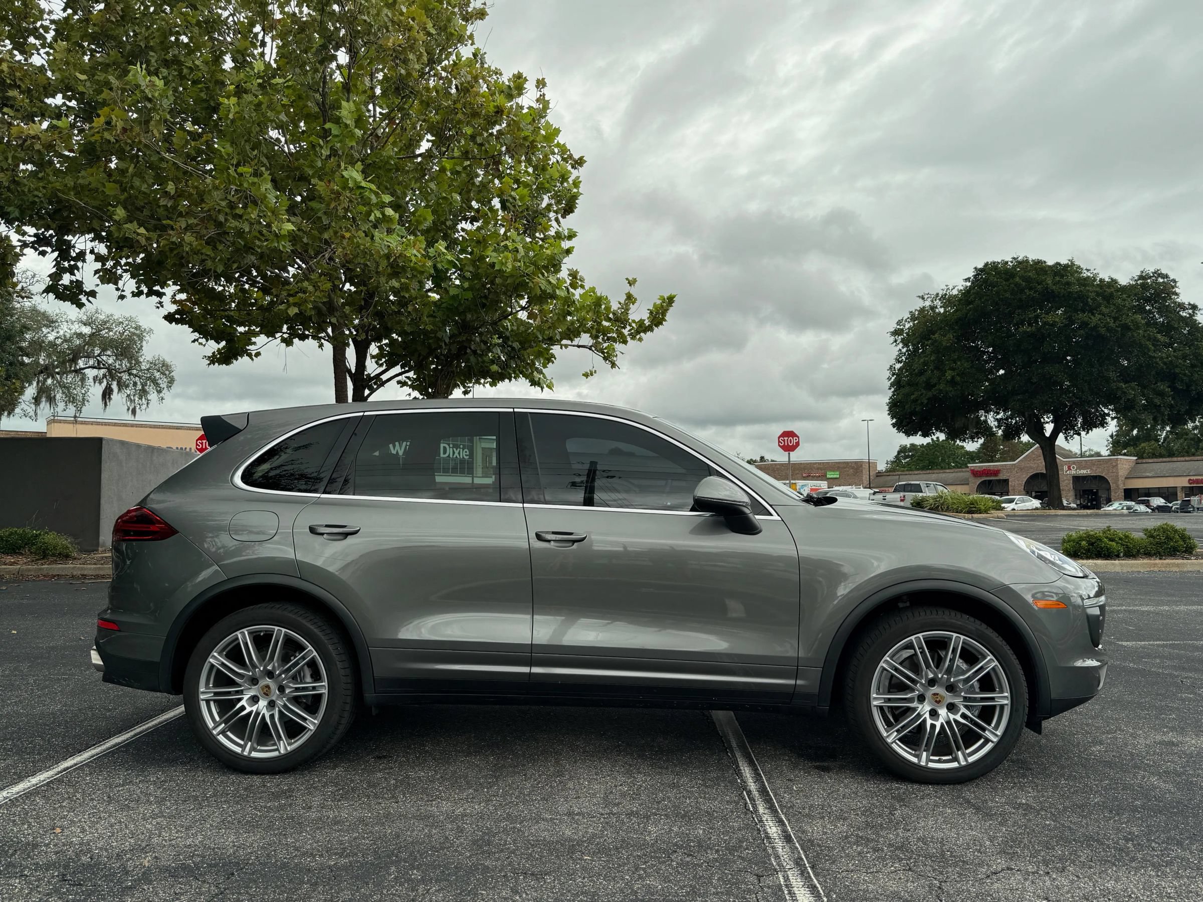 Used 2016 Porsche Cayenne AWD/4WD image 4