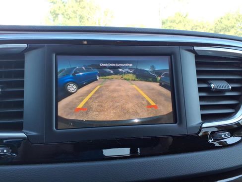 Used 2024 Chrysler Voyager LX FWD image 9