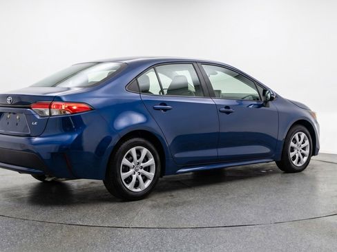 Used 2025 Toyota Corolla LE FWD image 9