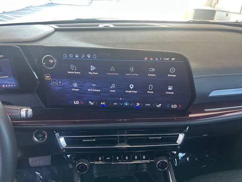 Used 2024 Chevrolet Traverse Z71 AWD/4WD image 22