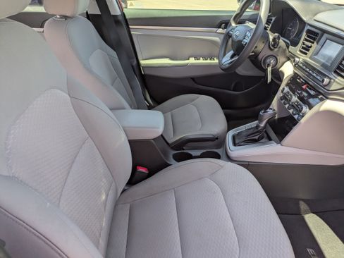 Used 2020 Hyundai Elantra SE w/ Cargo Package (C1) FWD image 11