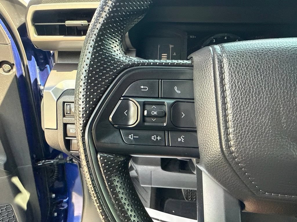 Used 2025 Toyota Tacoma SR5 AWD/4WD image 20