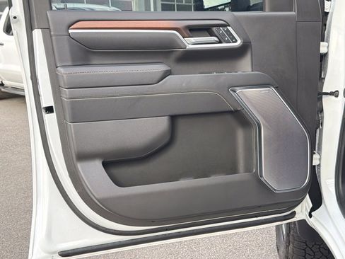 Used 2025 GMC Sierra 2500 Denali w/ Denali Reserve Package AWD/4WD image 16