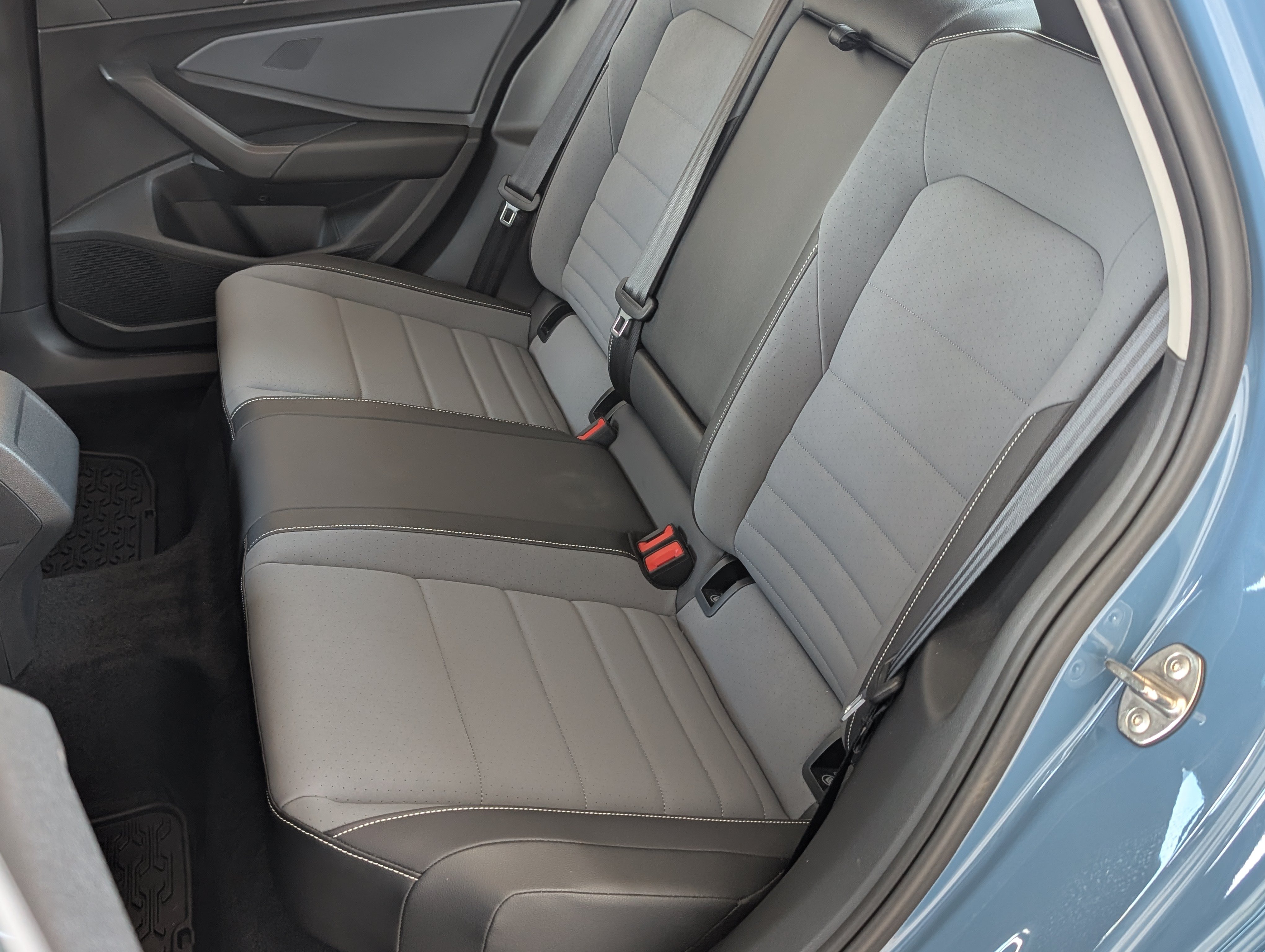 Used 2025 Volkswagen Jetta SE w/ Sunroof Package FWD image 18