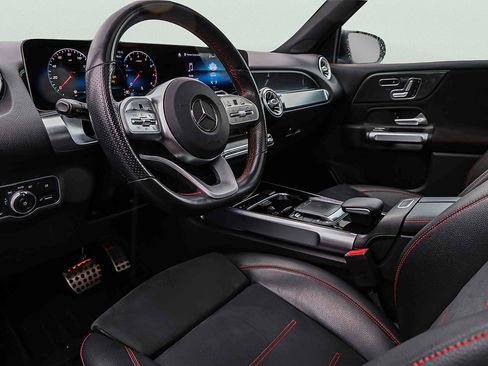 Used 2021 Mercedes-Benz GLB 250 4MATIC image 8
