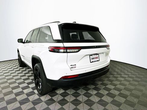 Certified 2023 Jeep Grand Cherokee Altitude image 8