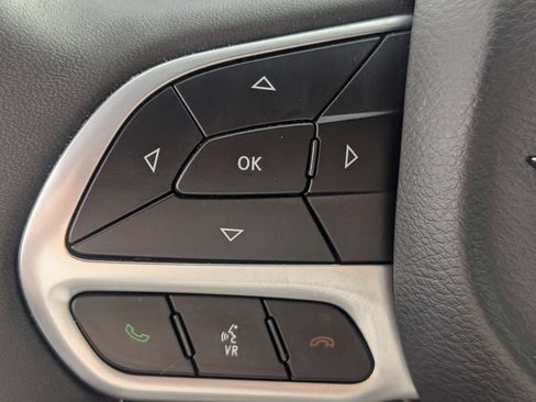 Used 2025 Chrysler Pacifica Select FWD image 15