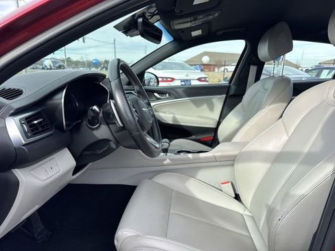 Used 2023 Genesis G70 2.0T image 11