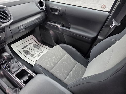 Used 2023 Toyota Tacoma TRD Off-Road w/ Technology Package image 28