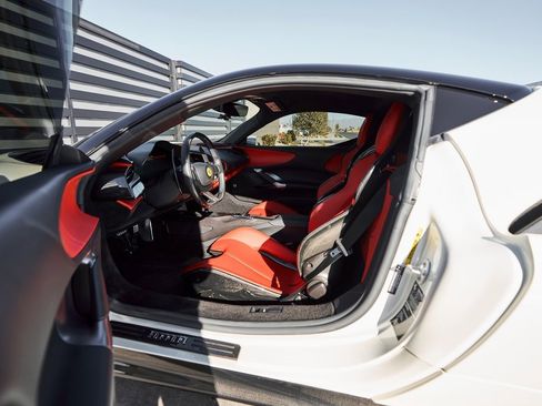 Used 2022 Ferrari SF90 Stradale image 39