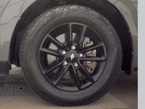 Used 2020 Dodge Journey SE w/ SE Popular Equipment Group image 6