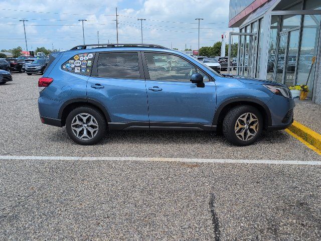 Used 2023 Subaru Forester Premium AWD/4WD image 5