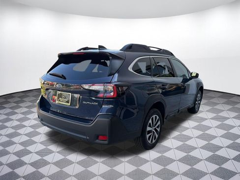 Used 2025 Subaru Outback Premium AWD/4WD image 9